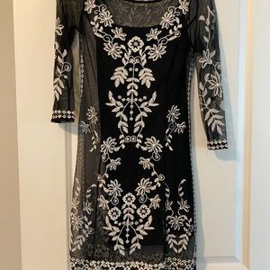 Slip dress. Figure hugging. Round neck